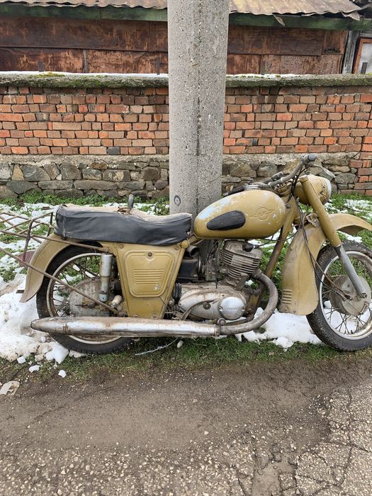 Продавам мотор иж в доста добро състояние