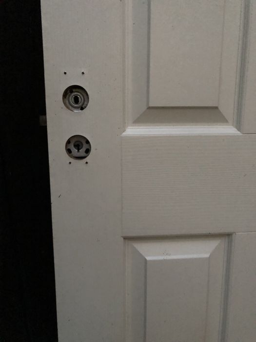 Три врати на шкафа с дръжки, Кухненски шкаф, изработен от дърво