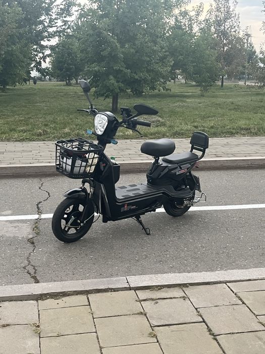 Продам электроскутер новый