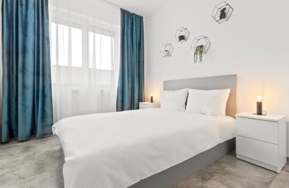 De inchiriat apartamen 3 camere !
