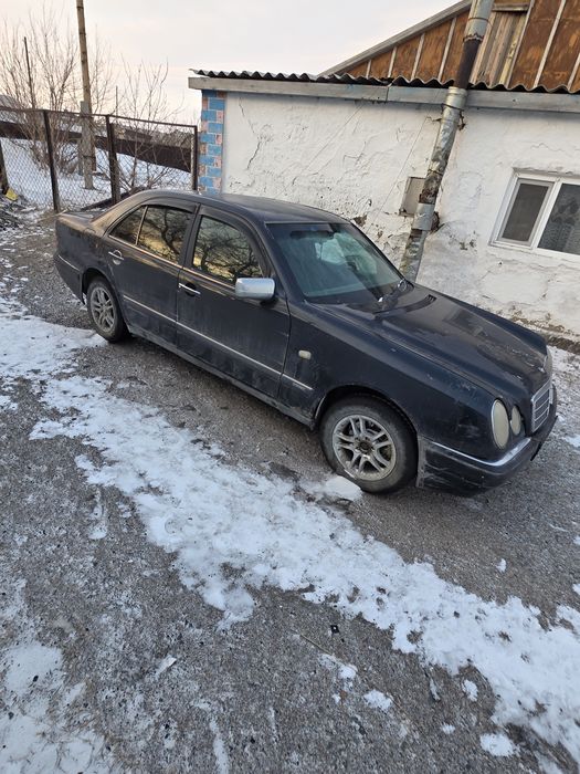 Продам машину мерседес 210