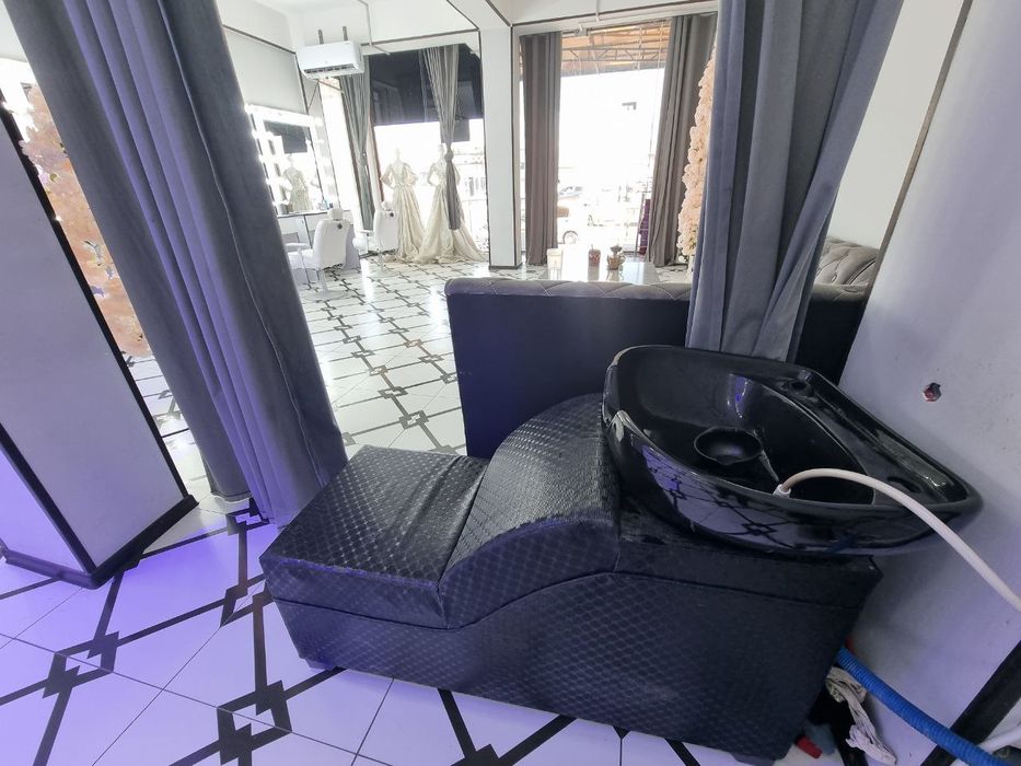 Salonda bosh yuvish uchun moʻljallangan moyka