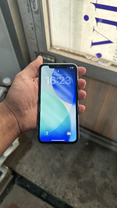 Iphone.     11   .