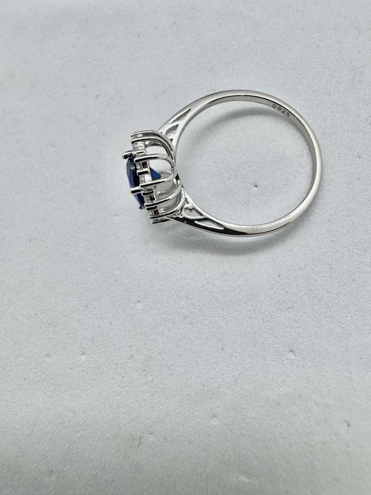 Сребърен пръстен с естествен черен шпинел