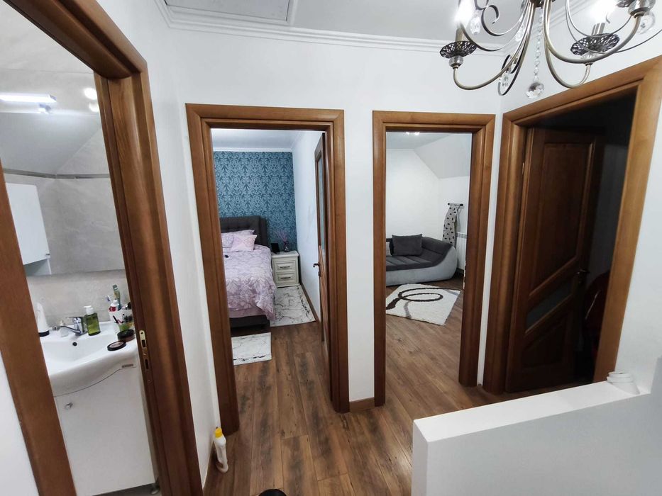Proprietar | Casă P+E+Pod Ipotești (84 mp + Terasă 25 mp Acoperită) Total 109 mp | 2 Parcări | Parchet bambus