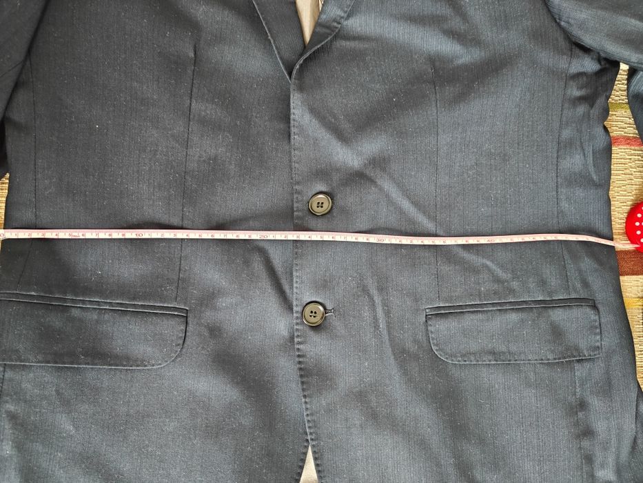 Мъжки костюм сако р-р 56, панталон р-р 58 и риза L, вратовръзка бонус