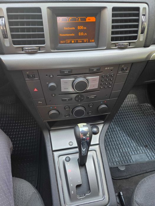 Vand masina de FAMILIE  Autoturism OPEL SIGNUM argintiu 1.9 CDTI