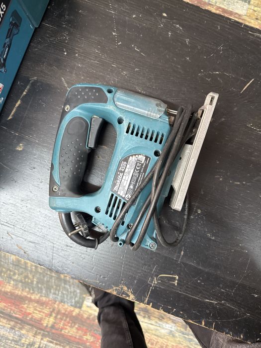 Multifunctional si Pendular Makita