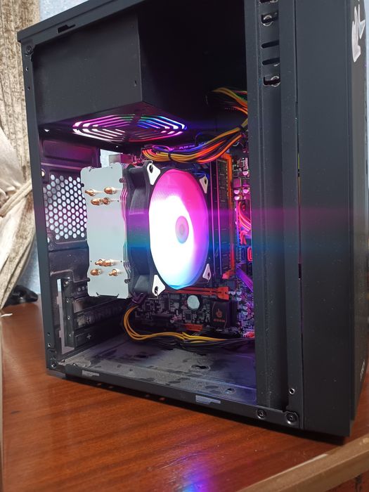 Ishchi kompyuter sotiladi