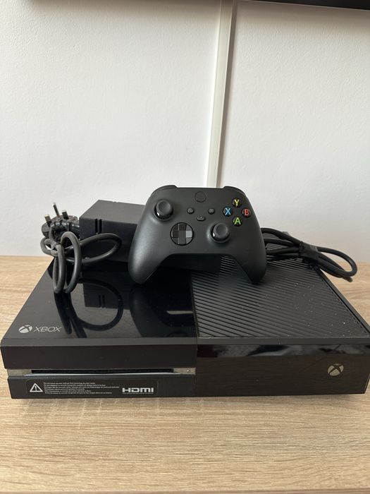 Xbox one 500GB + 2 jocuri CD