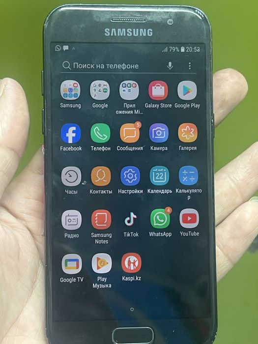 Самсунг А3 16 гегабайт  продаетсья