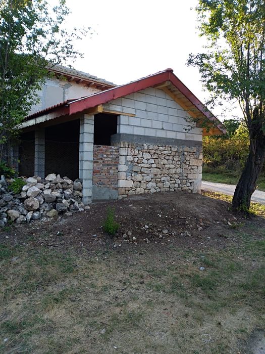 Земя с 1/2 къща