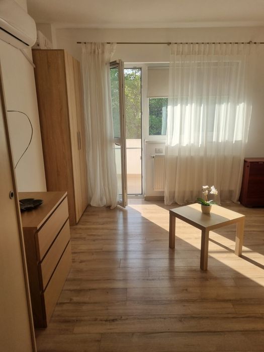 Închiriez garsoniera