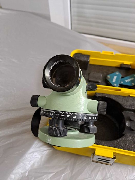 Професионален лазерен нивелир  -  220€