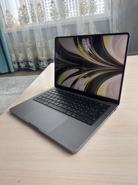 MacBook Pro M3 14.2” / 8 GB / 512 GB