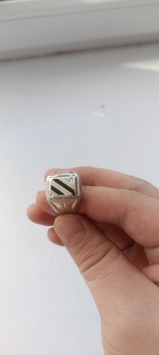 Срочно продам 2 печатки серебко 925 проба