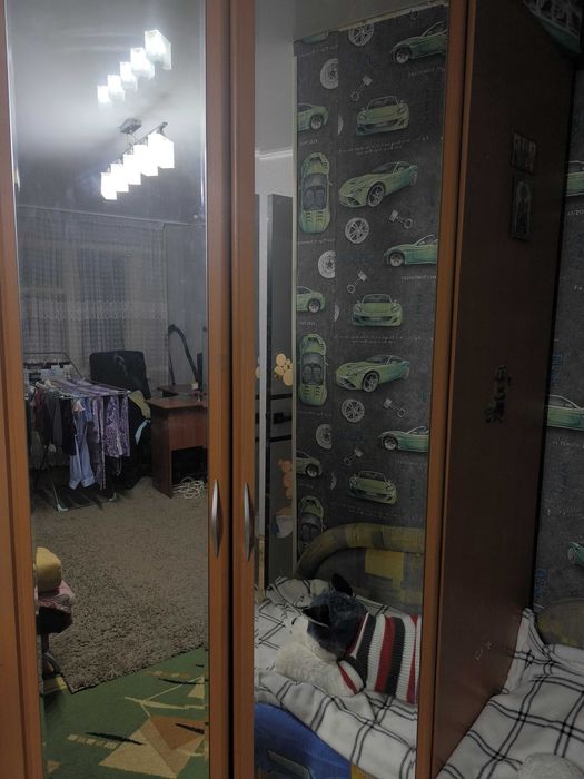 Продам Стол и шкаф