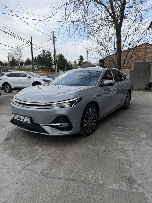 Geely galaksi A7 2025 yil 2000 km yurgan