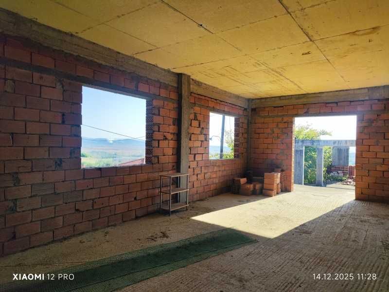 Недовършен апартамент с голям двор в Неа Кердилия, Амфиполи