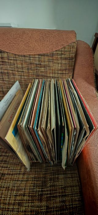 Vând colecție de discuri vinil