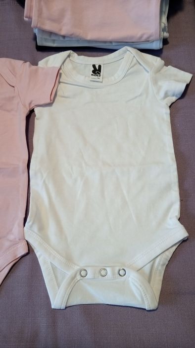 Body-uri și bavete pentru copii
