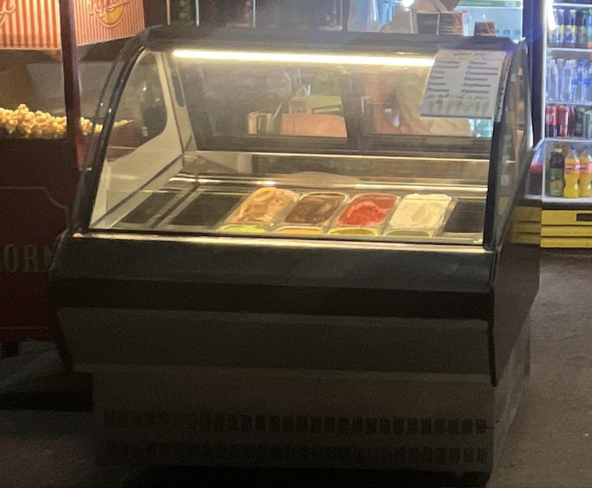 Шариковий мороженое учун морозилник сотилади.