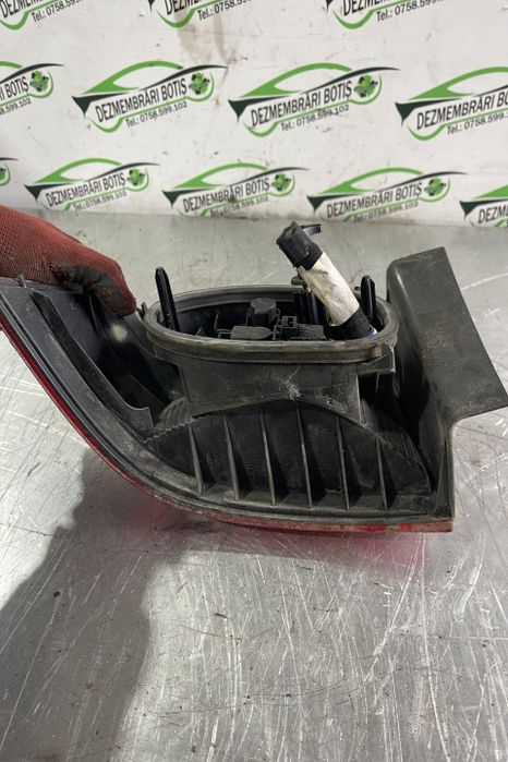 Lampa / Tripla stop dreapta pe aripa Renault Laguna a 2-a generatie