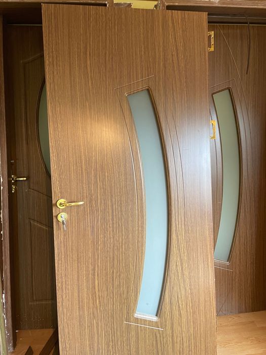 Vând 6 uși cu toc și clanțe 300 Ron bucata