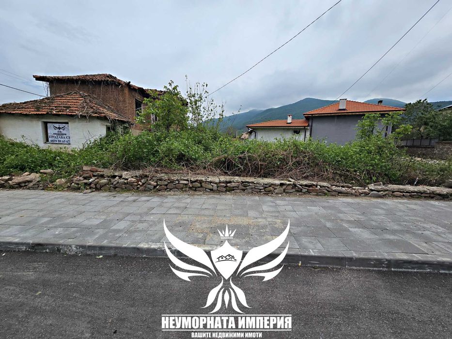 Продавам стара къща 65РЗП с хубав равен двор 771кв. в село Тополово