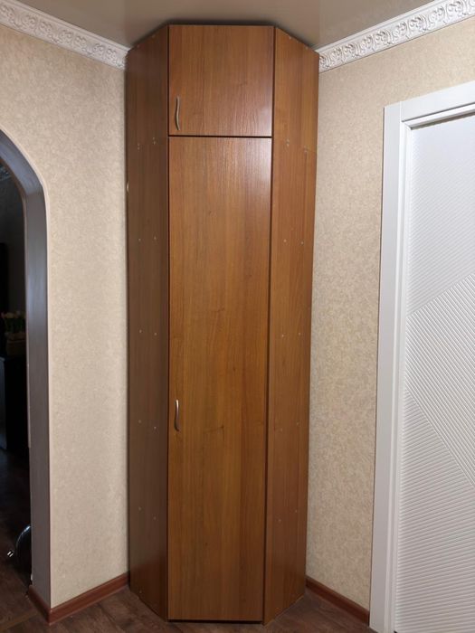 Продам шкаф пенал
