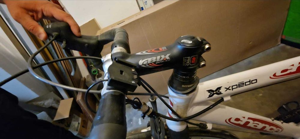 Bicicleta carbon folosita la antrenamentele pentru turul frantei