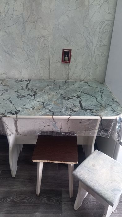 Продаётся Кухонный стол