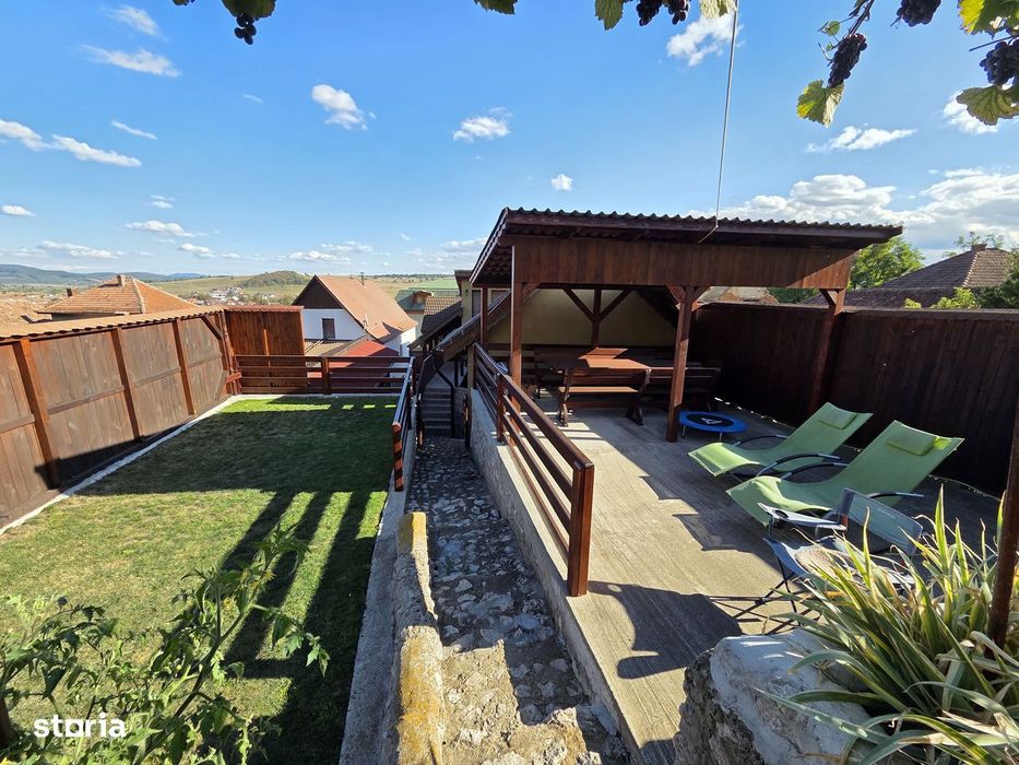 Casa in Rupea, constructie D+P+M, 6 camere, 2 garaje, teren 940 mp!