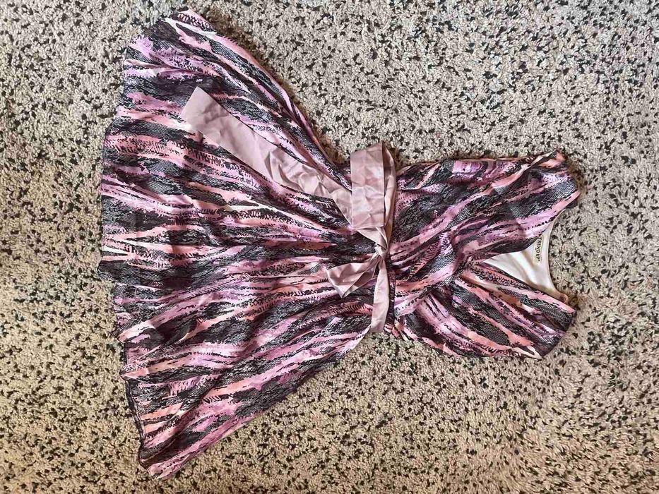 Няколко бутикови рокли м размер