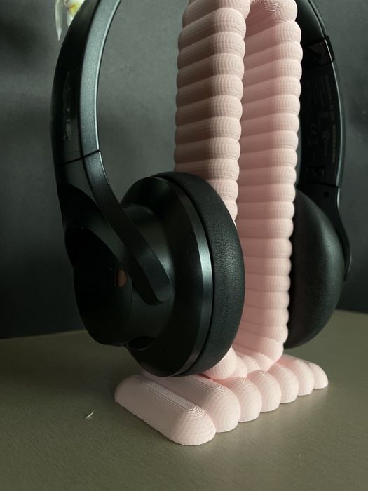 Дизайнерска стойка за слушашки ОБЛАЦИ