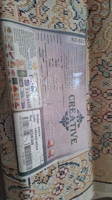 Продам ковёр 2×3, кремовый, есть пятно, дешево