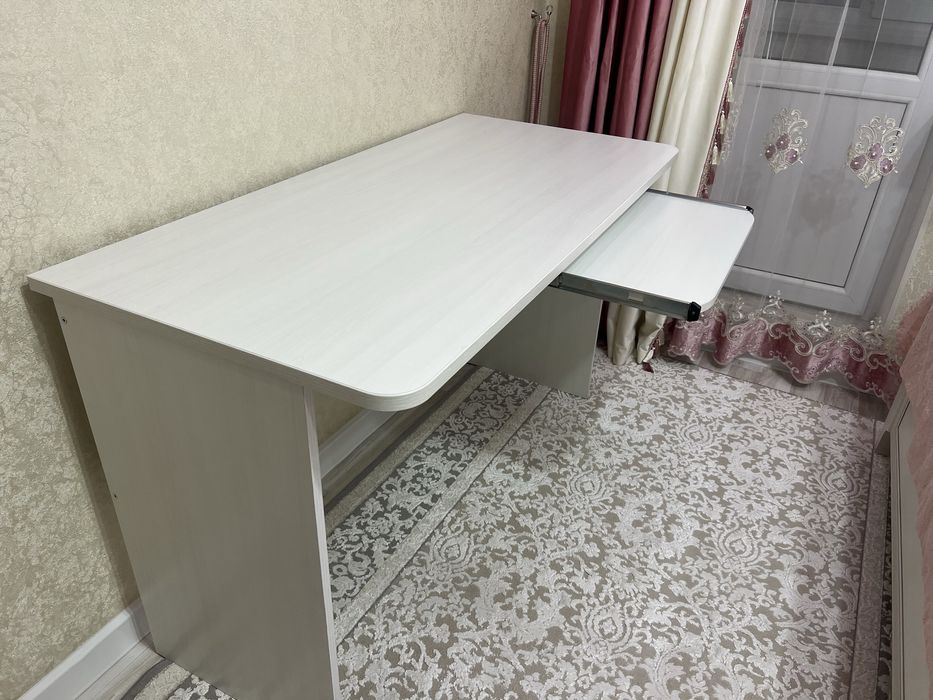 Компьютерный, книжный стол