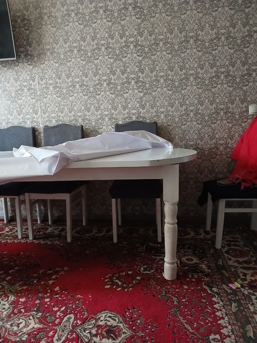Стол со стульями