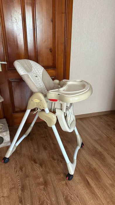 Продам отличный стульчик,столик для кормления