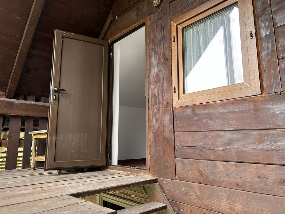 Teren cu cabana de vanzare