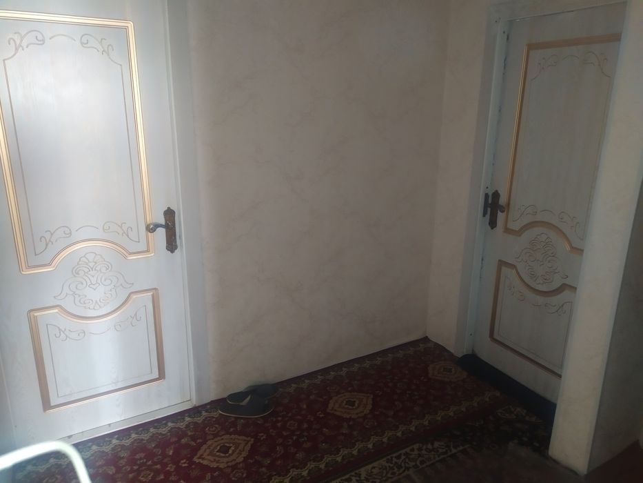 Продоетса квартира 4 комнатная  4 этаж  локатция отличная