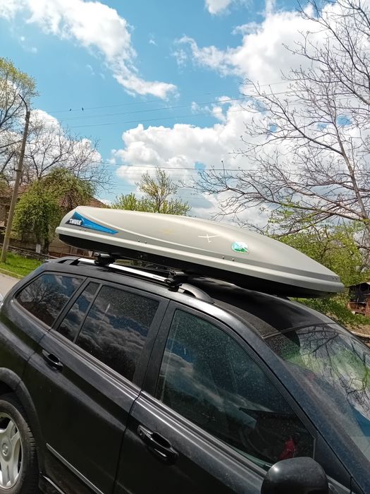 Куфар за кола за покрива.