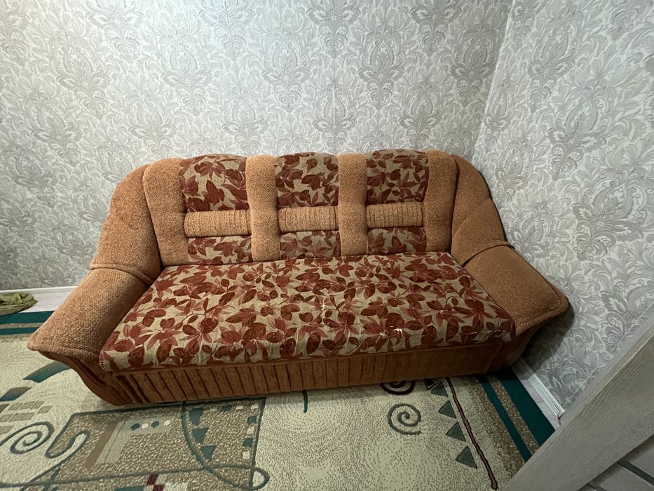 Продам удобный диван с креслом !