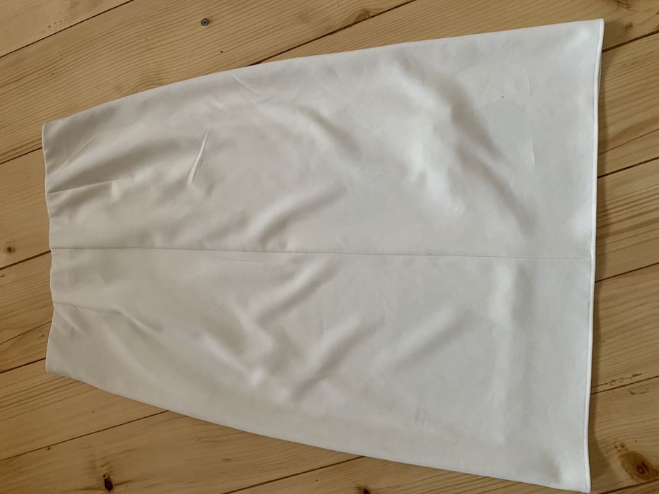 Fusta alba cu buline, midi 38