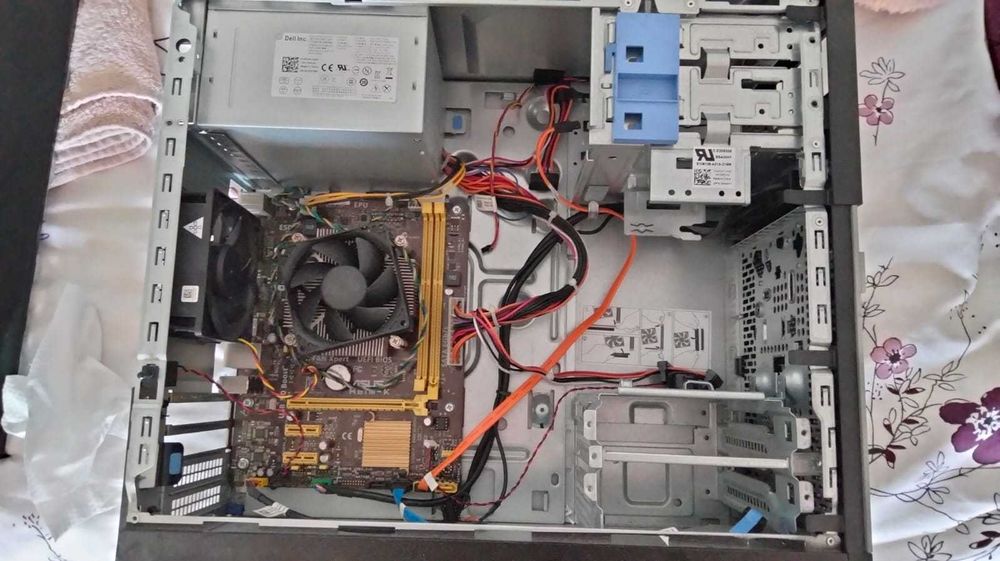 Unitate PC Desktop cu placă ASUS H81M-K –