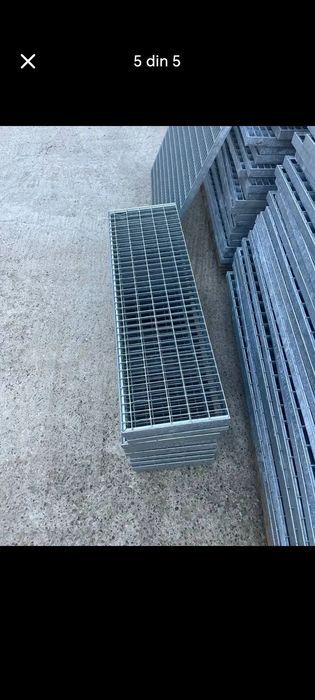 Trepte galvanizate de calitate, potrivite pentru scări metalice, holuri, platforme și spații industriale. Rezistente la coroziune
