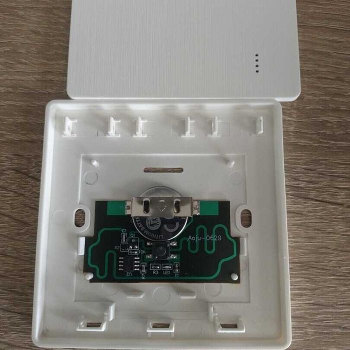 Единичен безжичен ключ с RF433MHz реле / превключвател