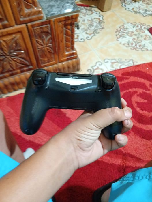 Vind PS4 slim 850lei va și nou
