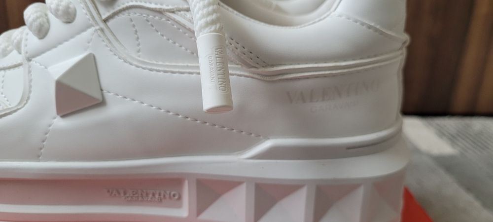 Vand paupuci Valentino