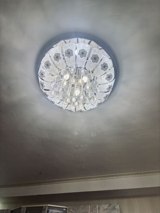 Люстра продам срочно